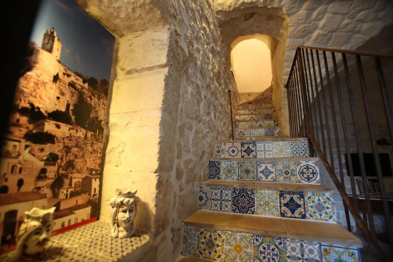 Case-Grotte Degli Avi, Esperienza Abitativa In Grotta Modica