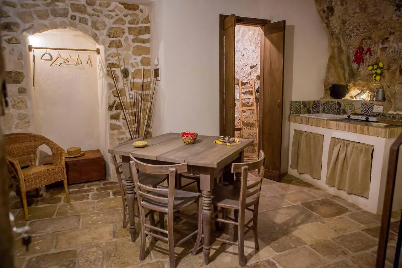 Case-Grotte Degli Avi, Esperienza Abitativa In Grotta Modica 0*,  Italy